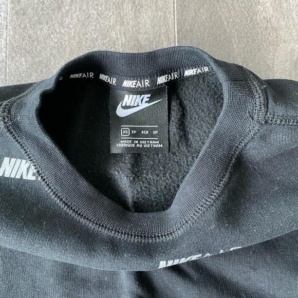 Women’s Nike crop sweater - Picture 3 of 5
